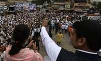 कार्यकर्तेही जमत नाहीत; मुख्यमंत्र्यांनी उडवली राष्ट्रवादीची खिल्ली 